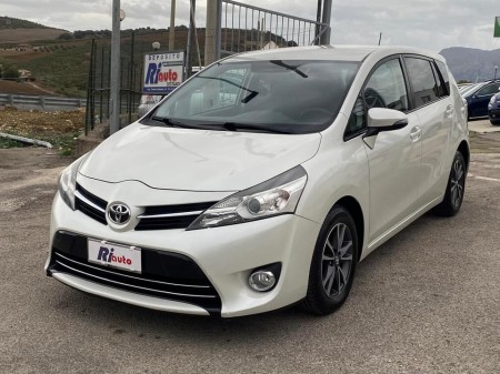 Toyota Verso 2.0 d4d 124 cv   2013 