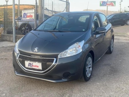 Peugeot 208 1.6 hdi 92 cv   2013 