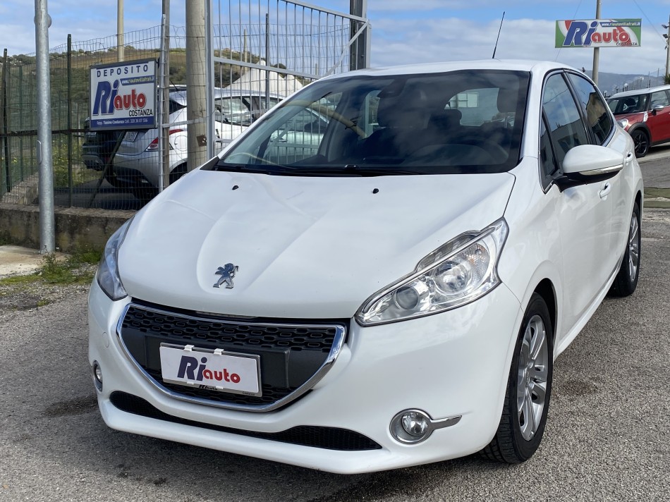 Peugeot 208  1.4 hdi 68 cv  Allure  2013 