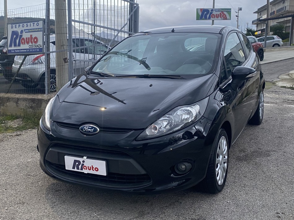 Ford Fiesta 1.4 tdci 70 cv   2010 